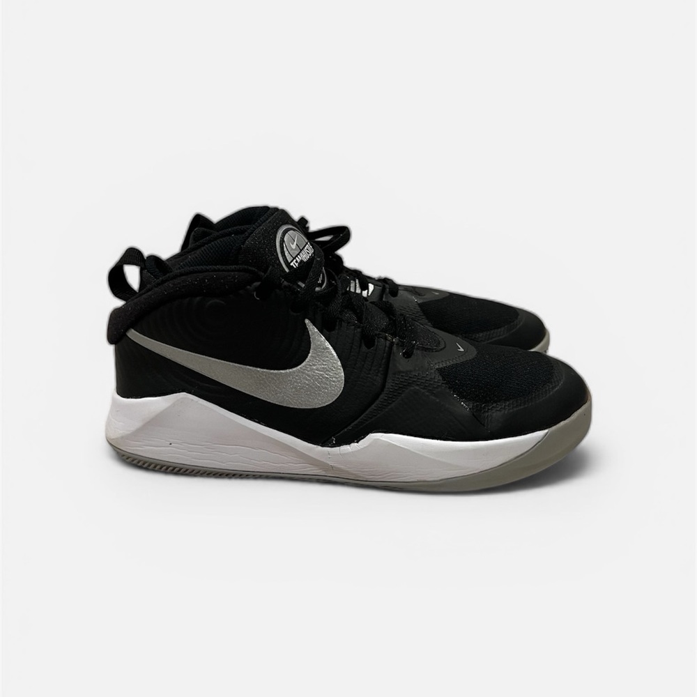 Nike Team Hustle D9 Basketball Sports Sneakers Shoes Youth Sz 6Y Black